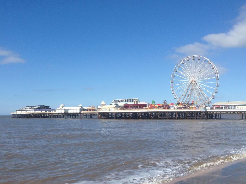 Camelot Seafront Hotel Blackpool Room photo